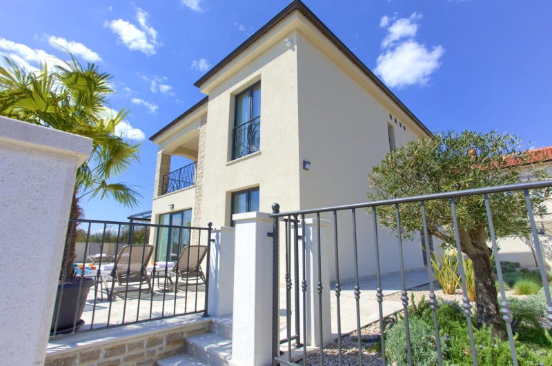 Villa Allegra , Garica