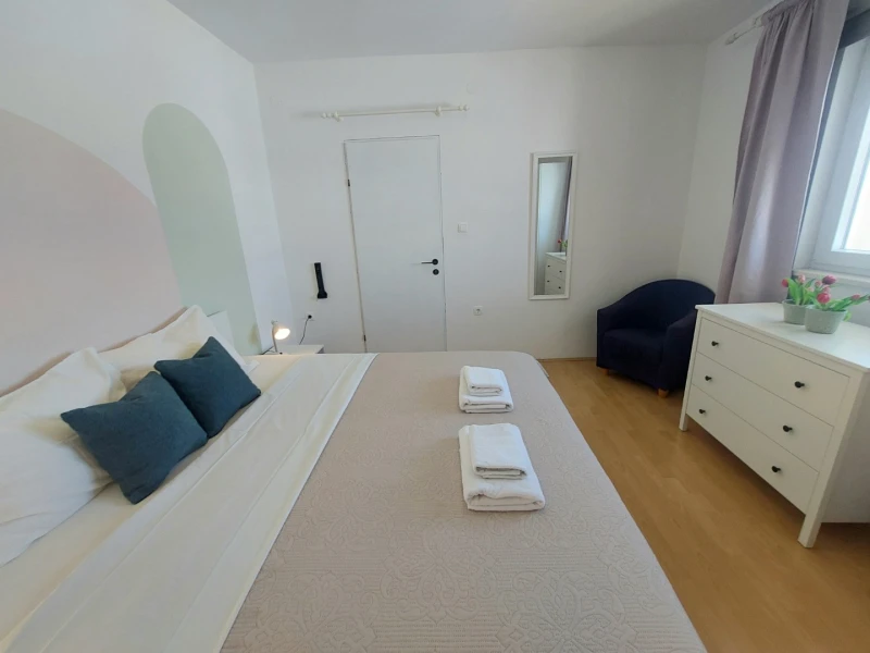 Charly 2, Camere