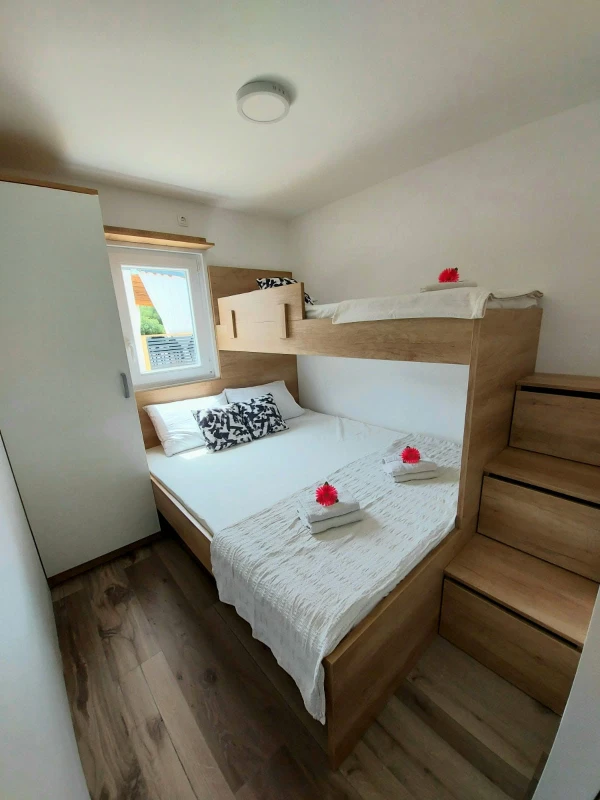 Charly 5, Camere