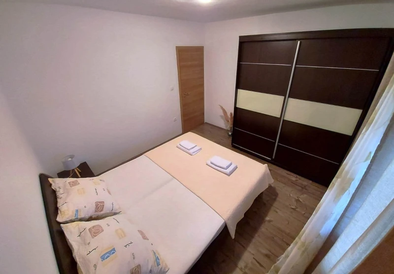 Charly 1, Camere