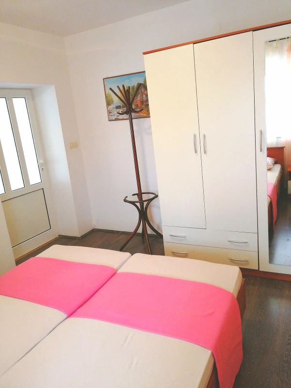 Charly 3, Camere