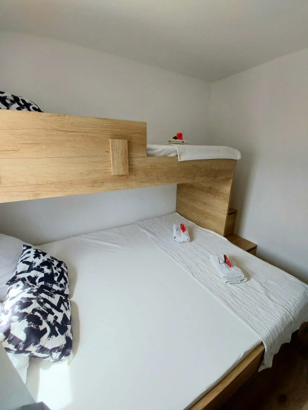 Charly 5, Camere