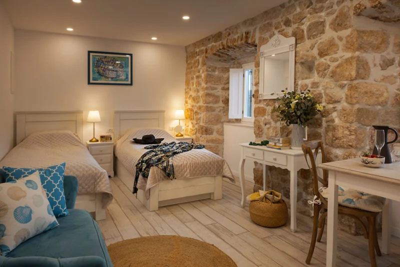 Deluxe king or two single room
