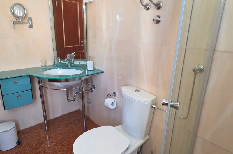 Apartment 3 Oasis, Bathroom / WC