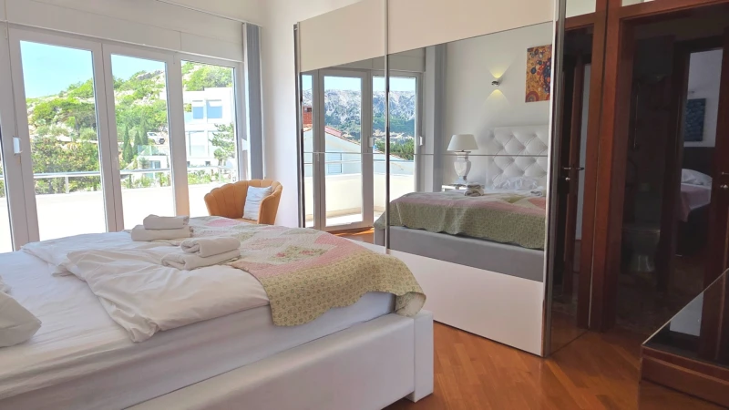 Apartment 6 Ecstasy, Bedrooms