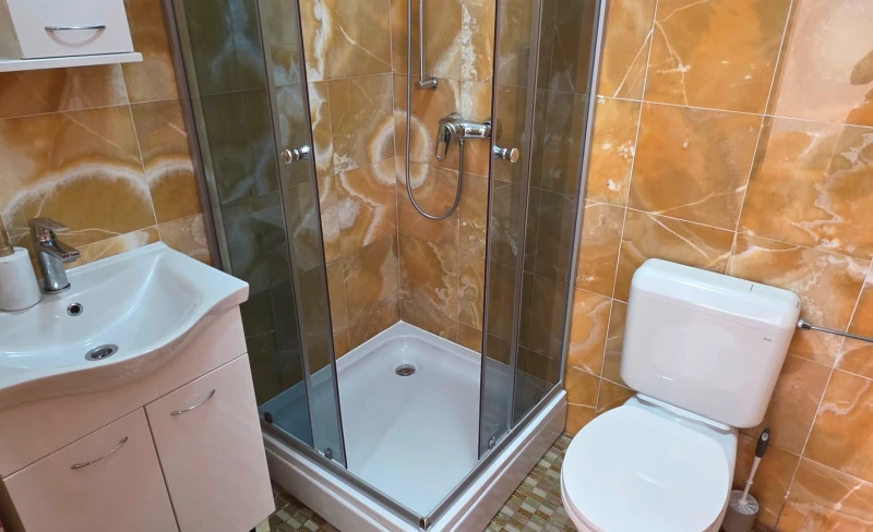 Apartment 1 Palm, Bathroom / WC