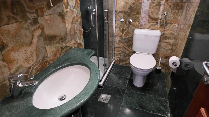 Apartment 5 Serenity, Bathroom / WC