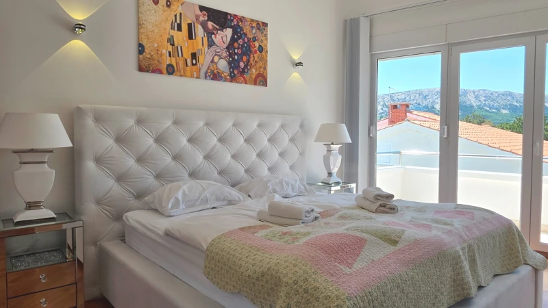 Apartment 6 Ecstasy, Bedrooms