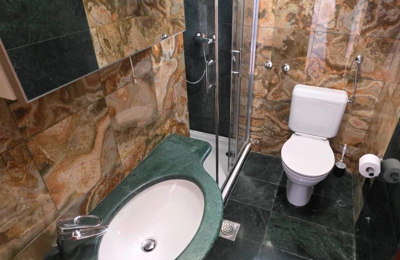 Apartment 5 Serenity, Bathroom / WC