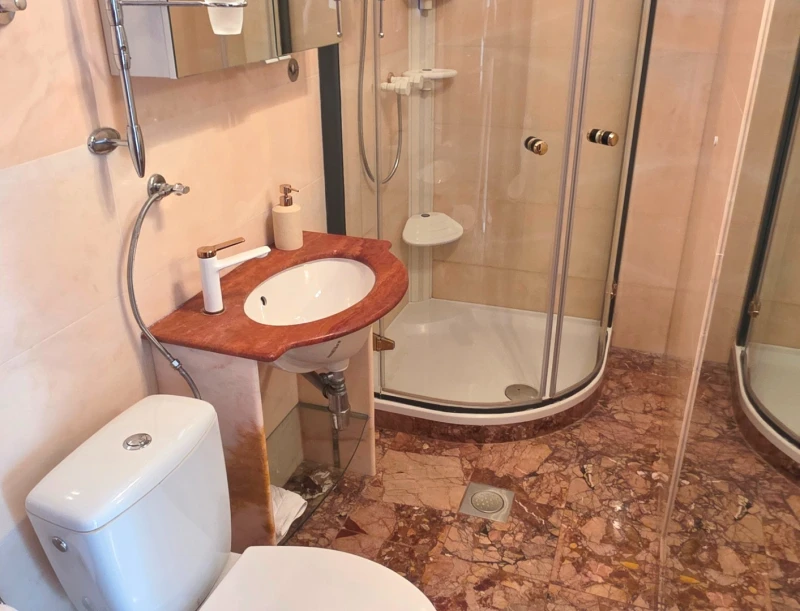 Apartment 6 Ecstasy, Bathroom / WC