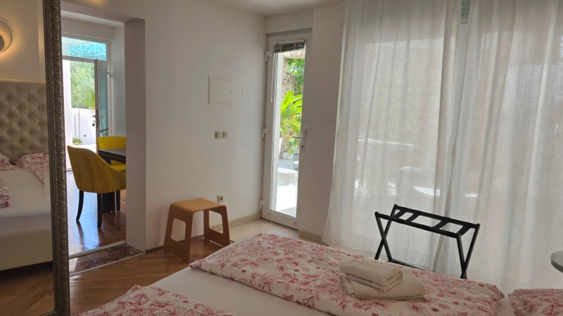 Apartment 1 Palm, Bedrooms