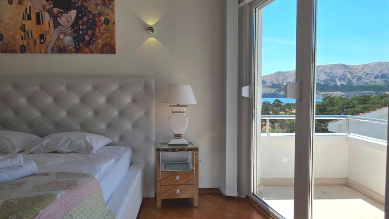 Apartment 6 Ecstasy, Bedrooms