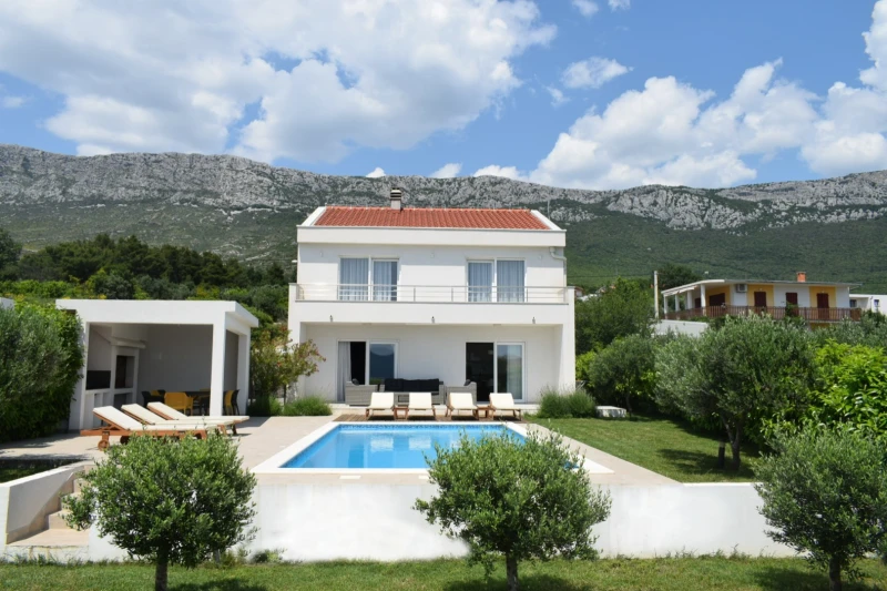 Villa Nikol, Kaštel Sućurac