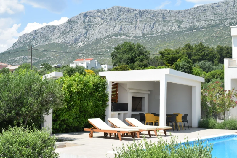 Villa Nikol, Kaštel Sućurac