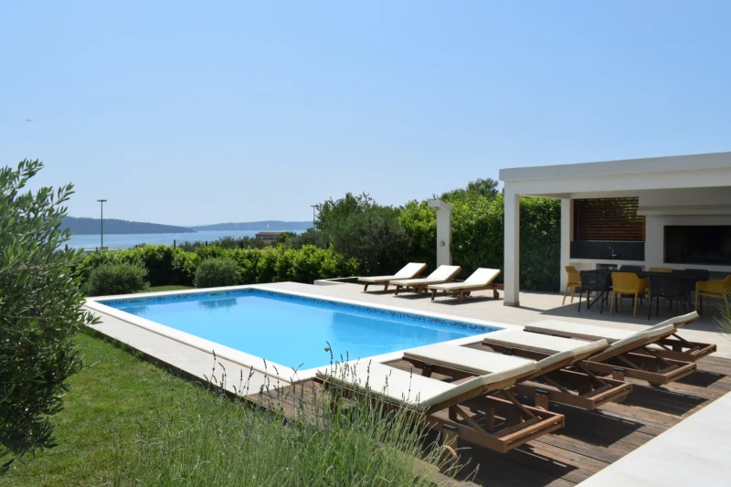Villa Nikol, Kaštel Sućurac