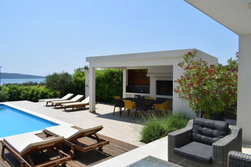 Villa Nikol, Kaštel Sućurac