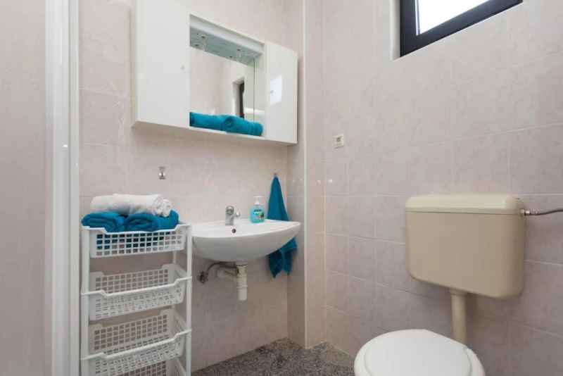 Two bedroom apartment ground floor, Badezimmer / WC