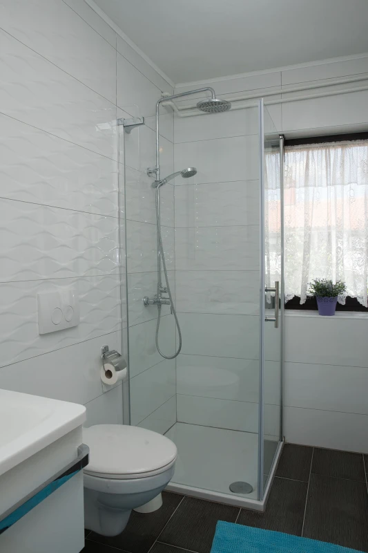 One bedroom apartment with balcony and seaview, Badezimmer / WC