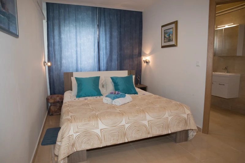 One bedroom apartment, Zimmer