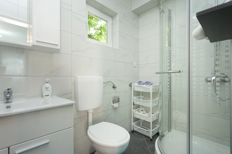 Studio ground floor, Badezimmer / WC