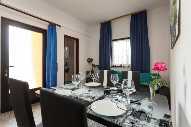 Two bedroom apartment ground floor, Wohnzimmer