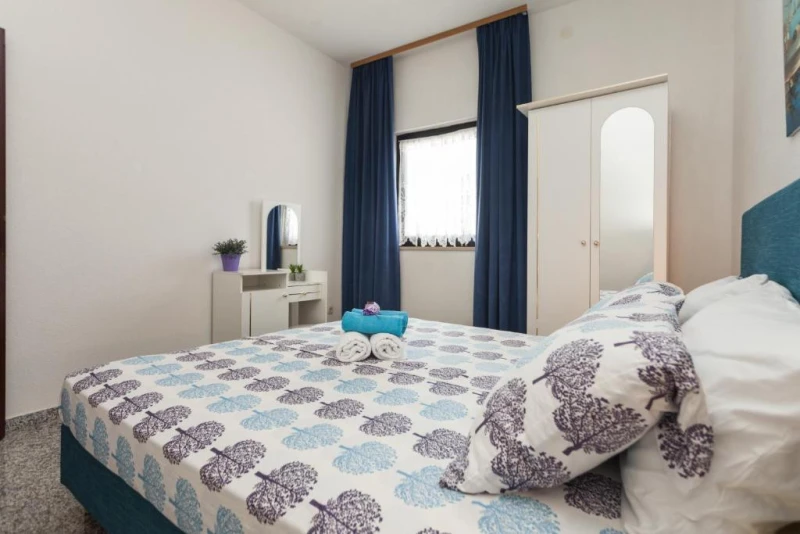 Two bedroom apartment ground floor, Zimmer