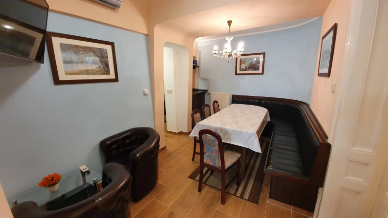 Apartment 1, Dnevni boravak