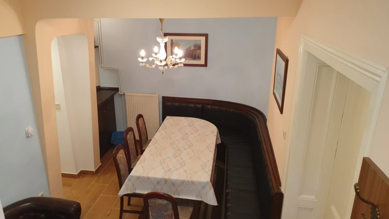 Apartment 1, Dnevni boravak
