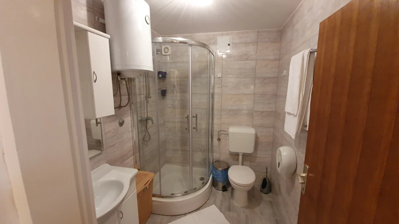 Apartment 1, Kupaonica / wc