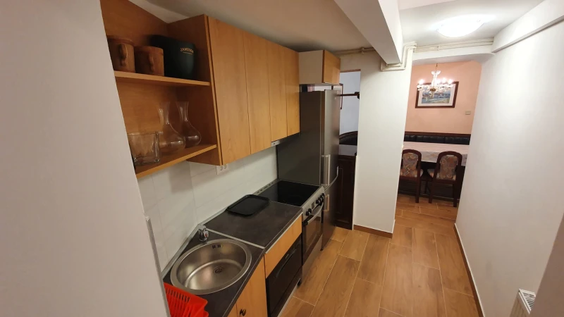 Apartment 1, Kuhinja