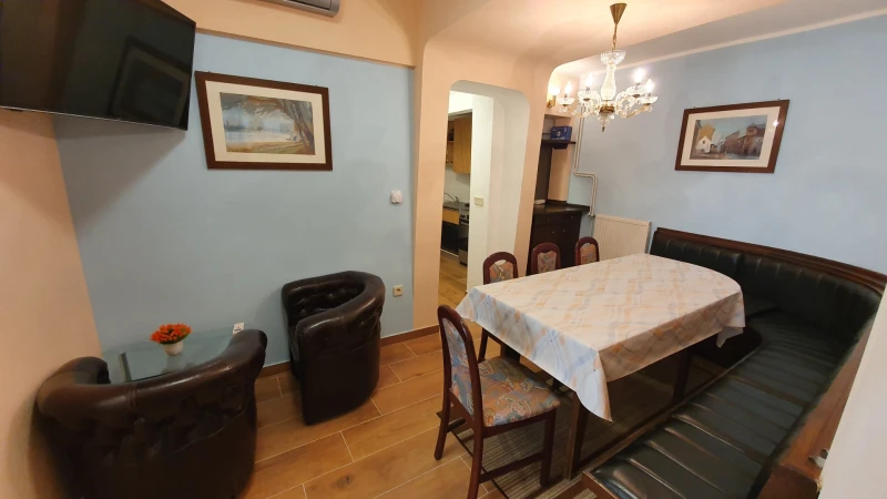 Apartment 1, Dnevni boravak