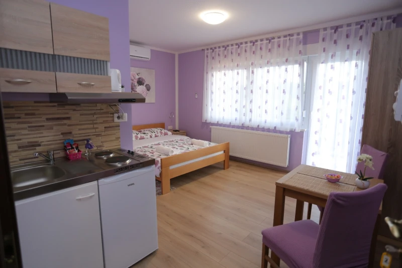 Studio apartman 2, Küche