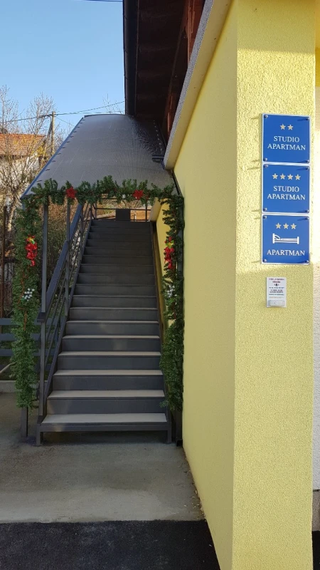 Studio apartman 2, Zimmer