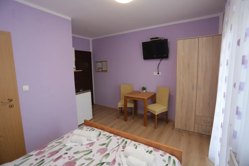 Studio apartman 1, Zimmer