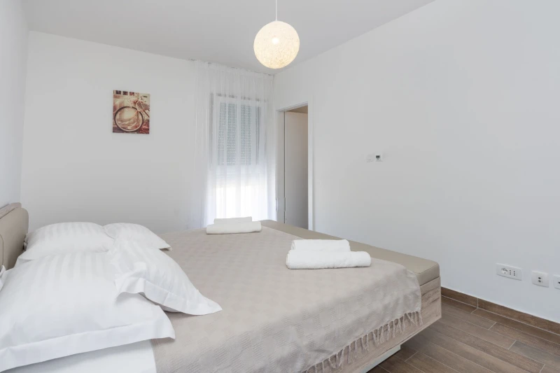 B2, Bedrooms