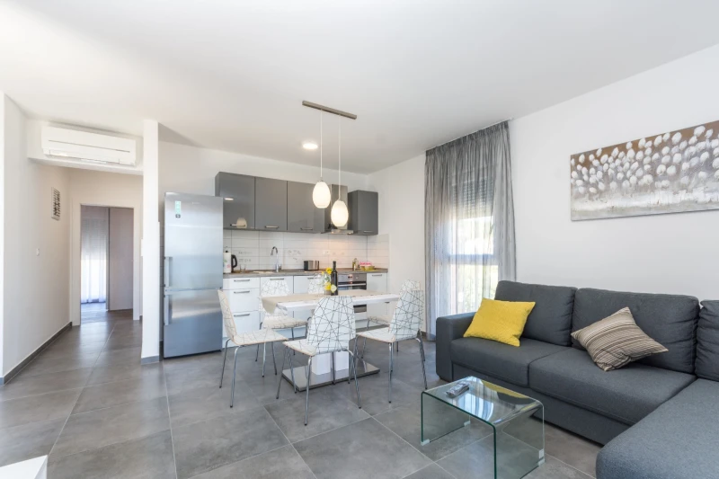 B2, Living room