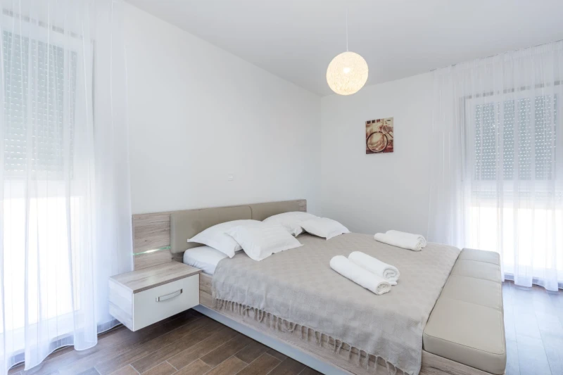 B2, Bedrooms
