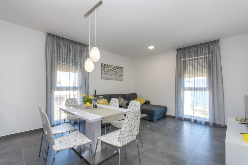 B2, Living room