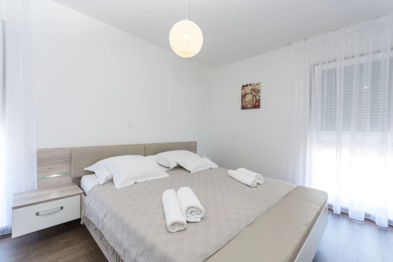 B2, Bedrooms