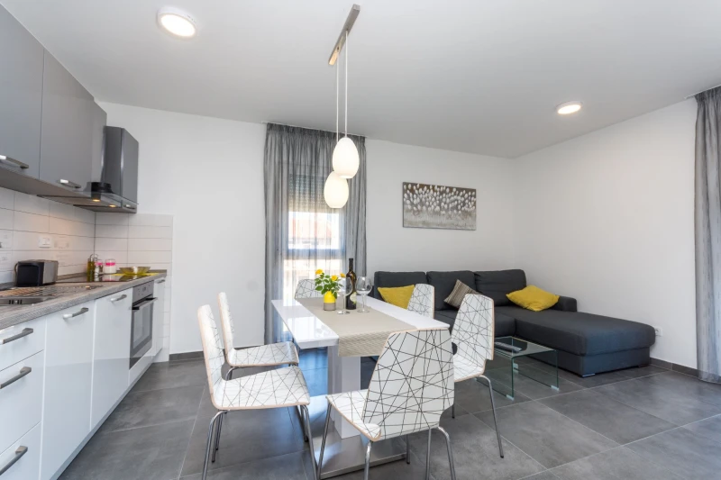 B2, Living room