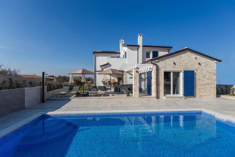 Ferienhäuser mit Pool in Pula