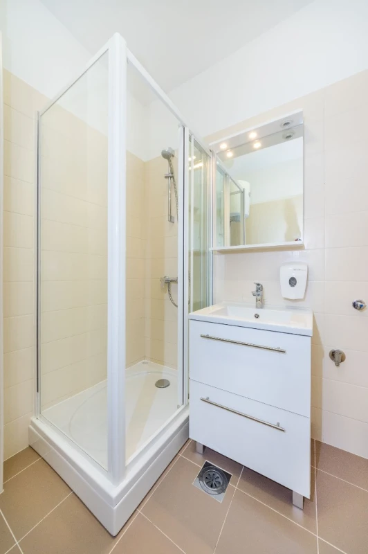 Apartment B4, Bathroom / WC