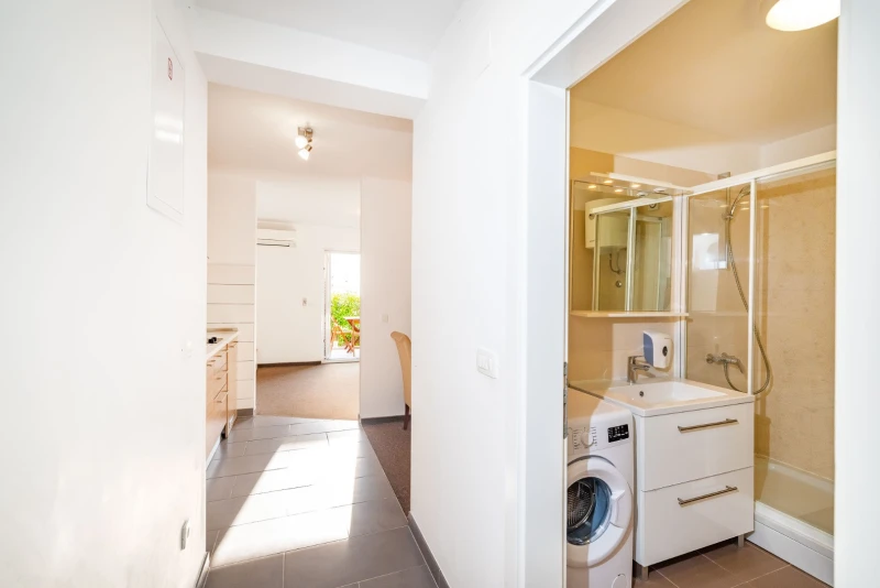 Apartment B2, Bathroom / WC