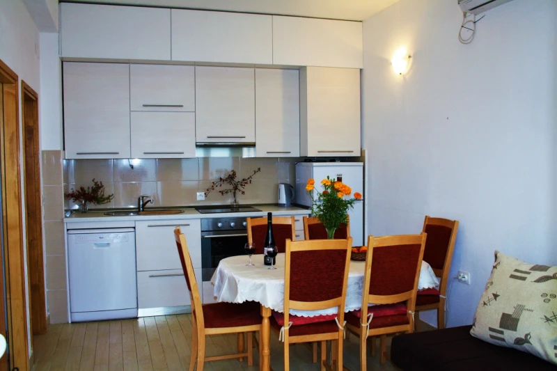 Apartment Đoni B, Küche