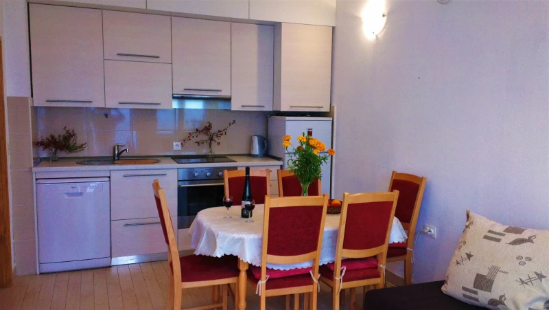 Apartment Đoni B, Küche