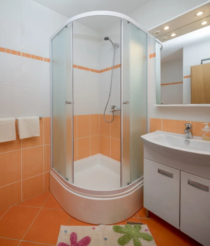 ORANGE APARTMENT