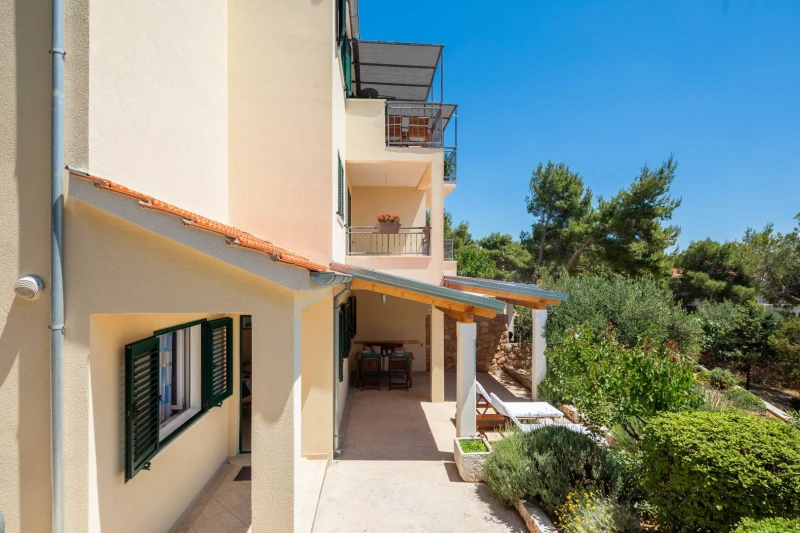 ORANGE APARTMENT