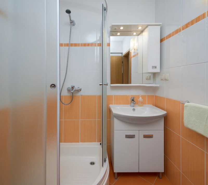 ORANGE APARTMENT