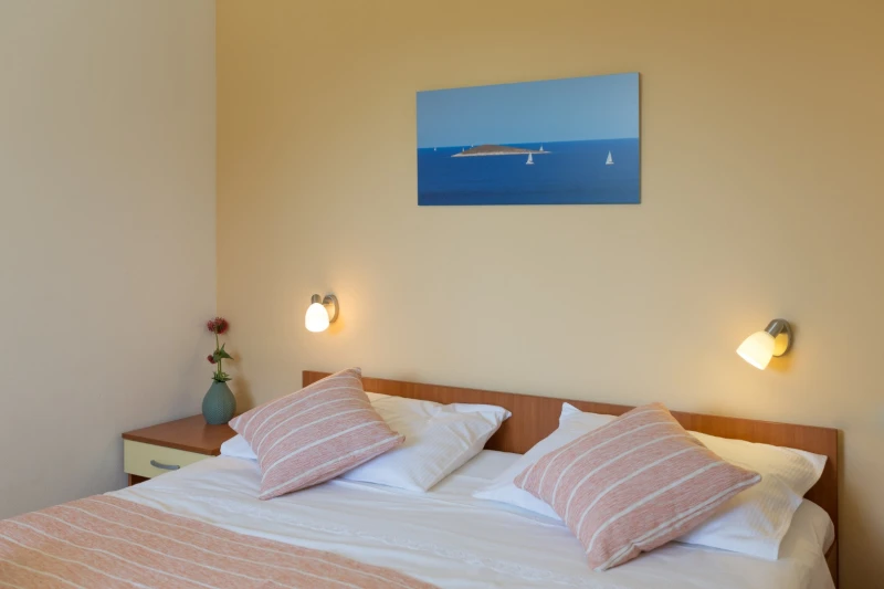 ORANGE APARTMENT