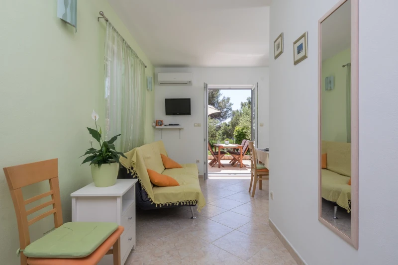 GREEN APARTMENT